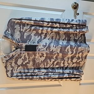 Nwt, women's camo hoodie, XL